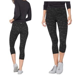 Lululemon | Align Crop 21"
Sequoia Camo Print Deep Coal Black